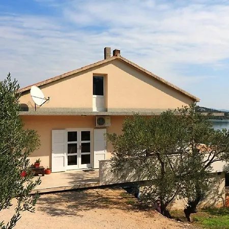 Martina * Betina (Sibenik-Knin)