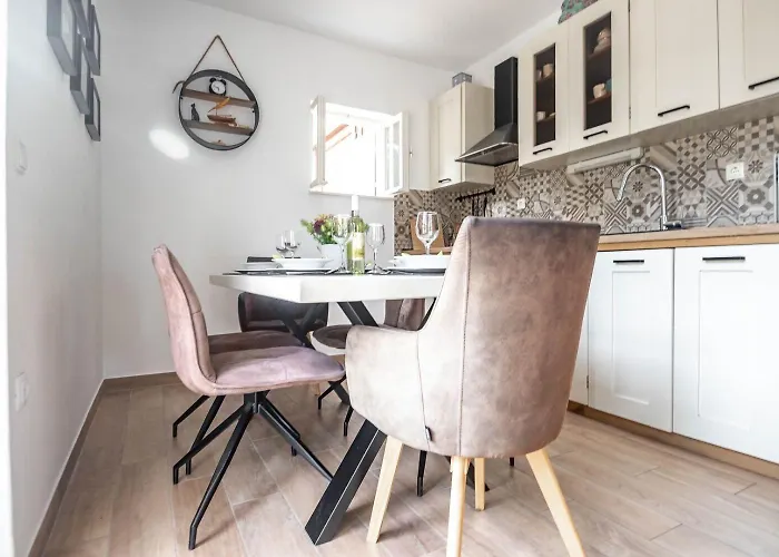 Martina * Betina (Sibenik-Knin)